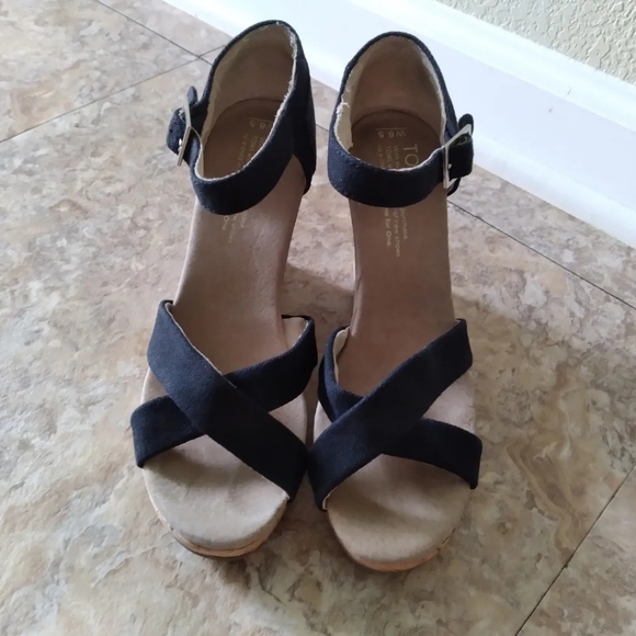 TOMS Sienna black canvas wedge sandals, size 6.5 - Picture 2 of 10